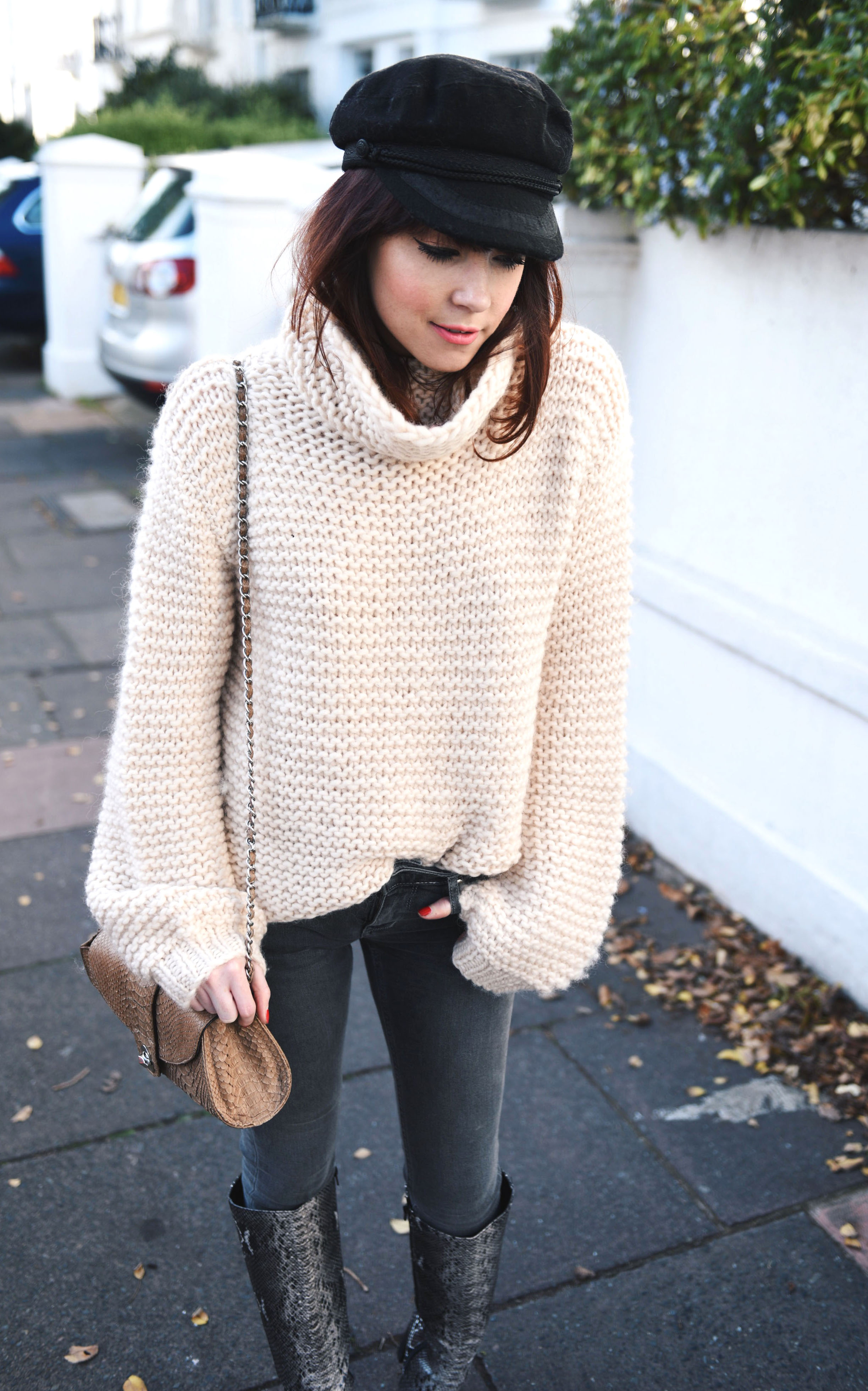 chunky knit sweater and skinny jeans