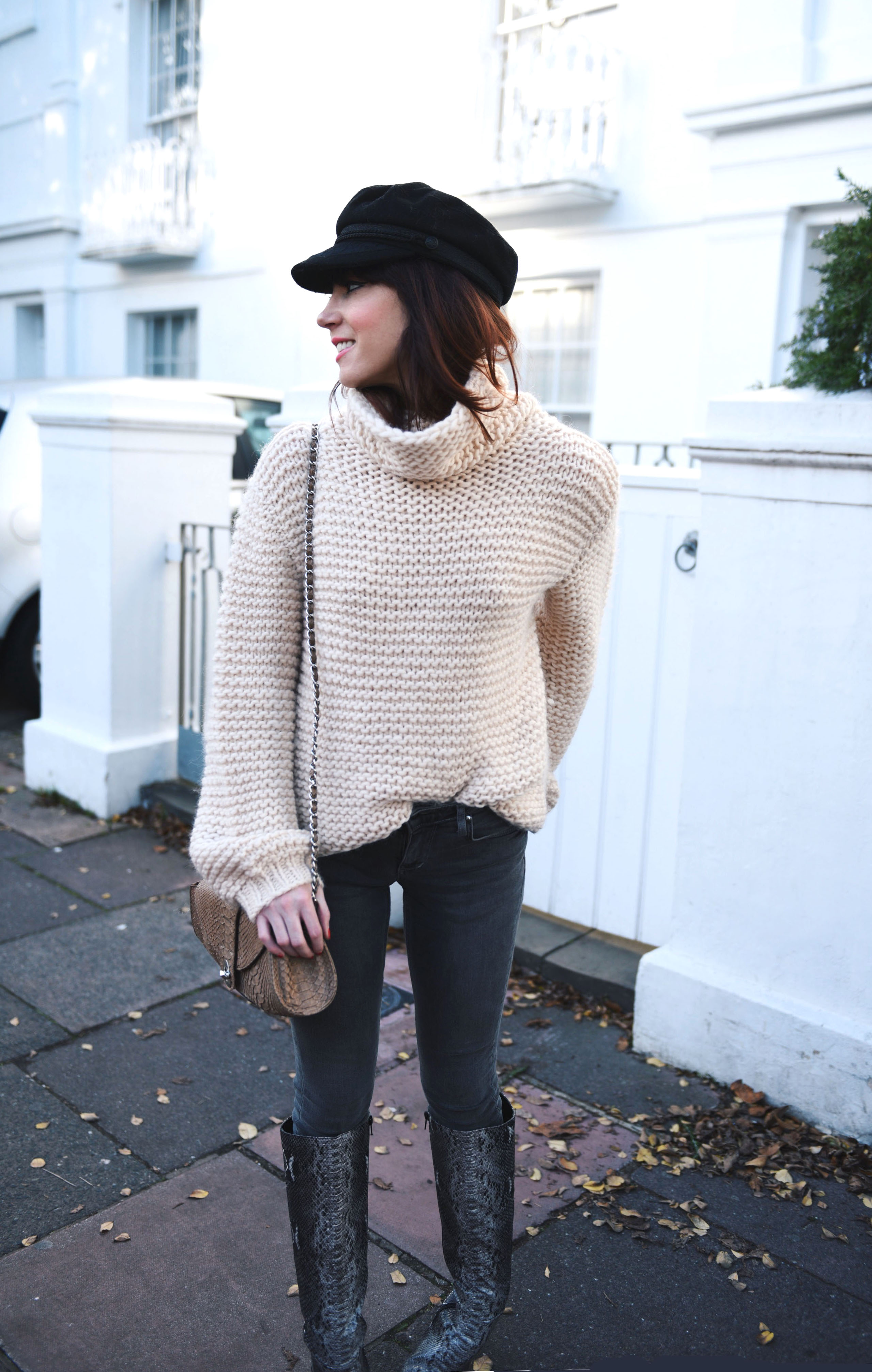 chunky knit sweater and skinny jeans