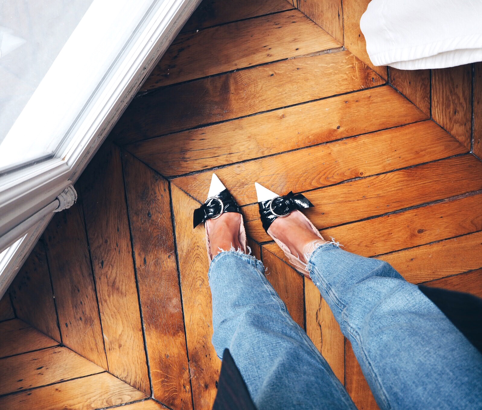 parquet-floor-door-shoes