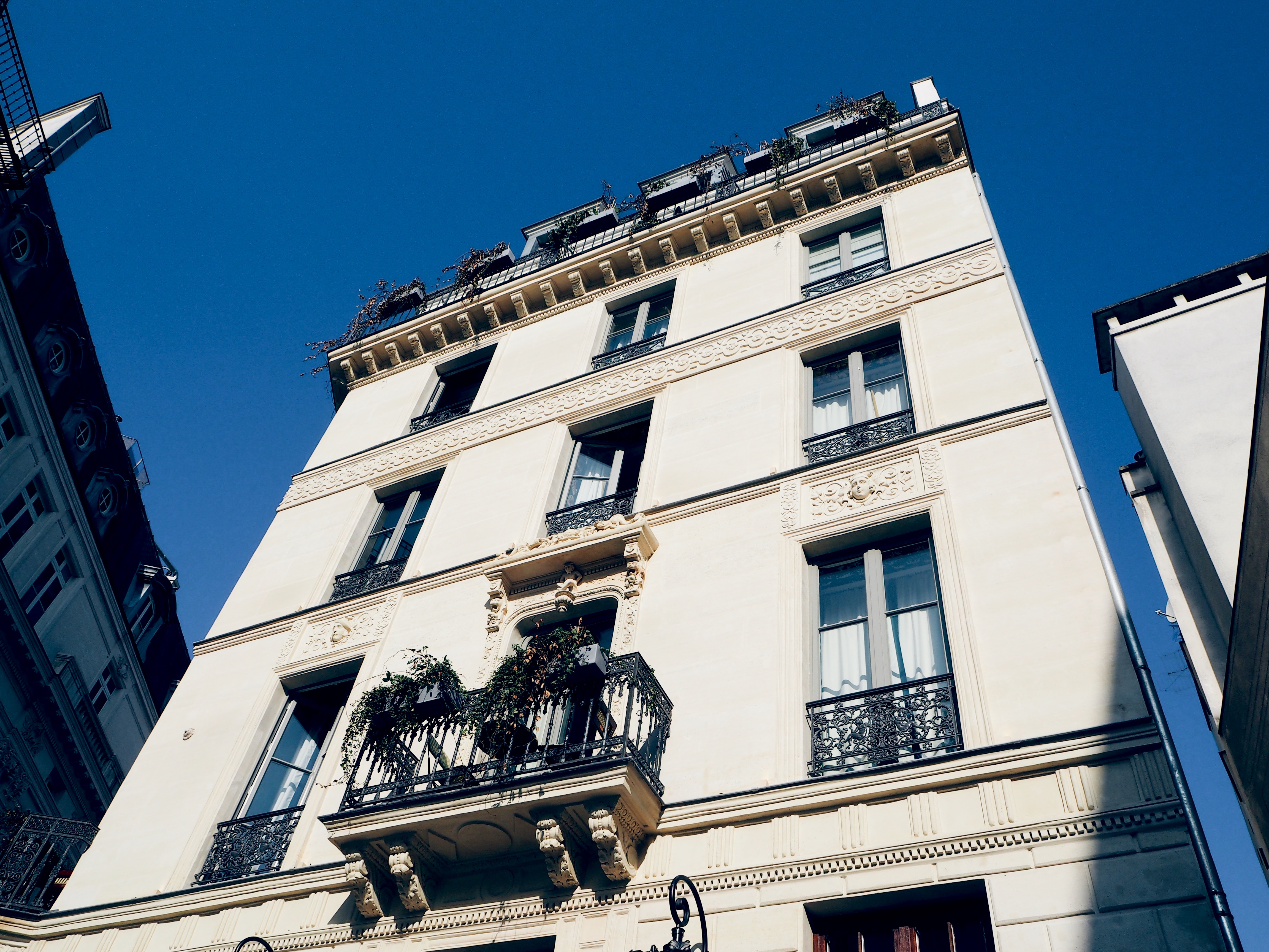 hotel-providence-paris-blue-sky