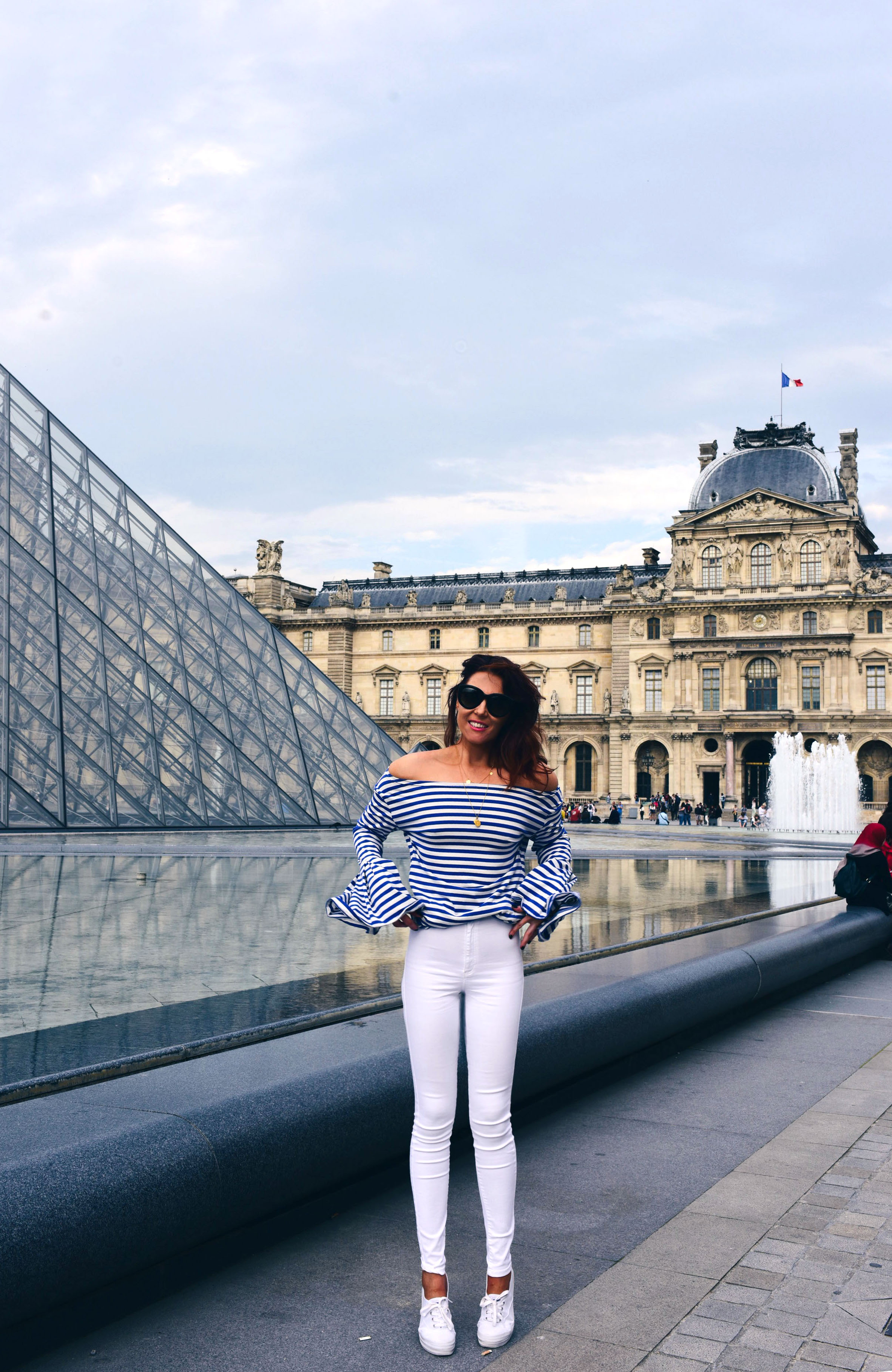 palais-royal-paris-white-jeans-stripe-blouse