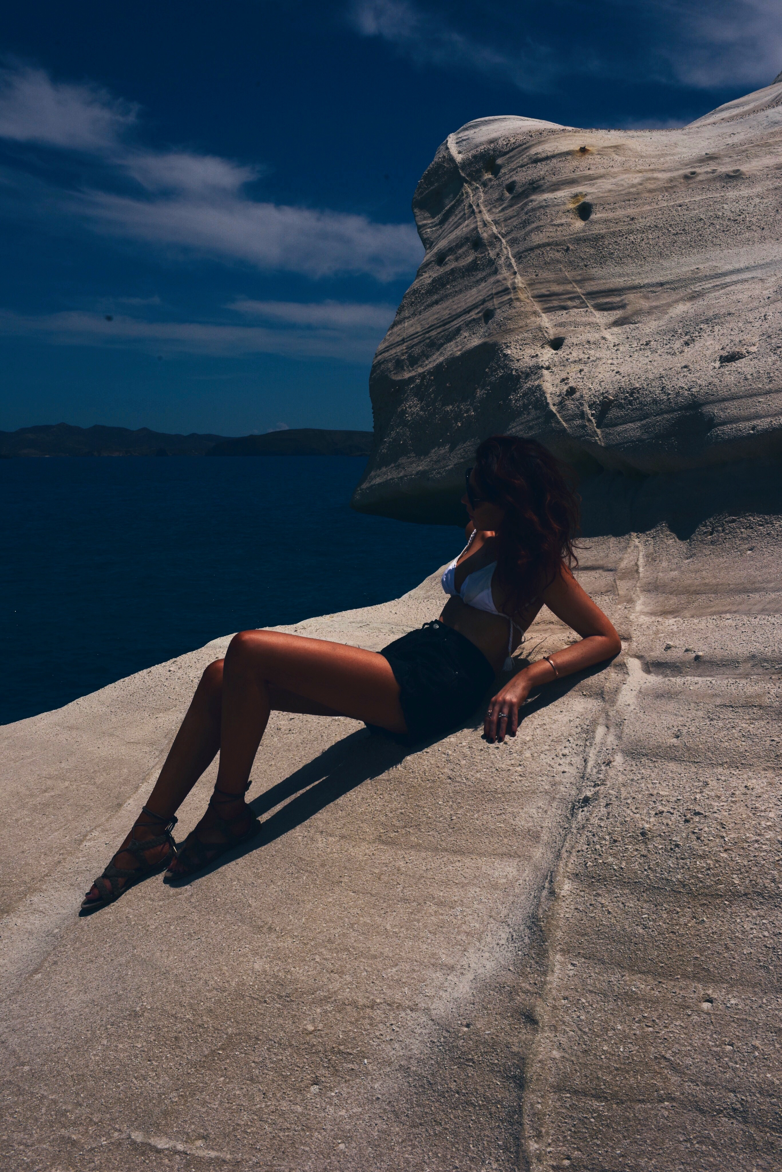 sarakiniko-beach-white-tee-black-shorts-milos-greece